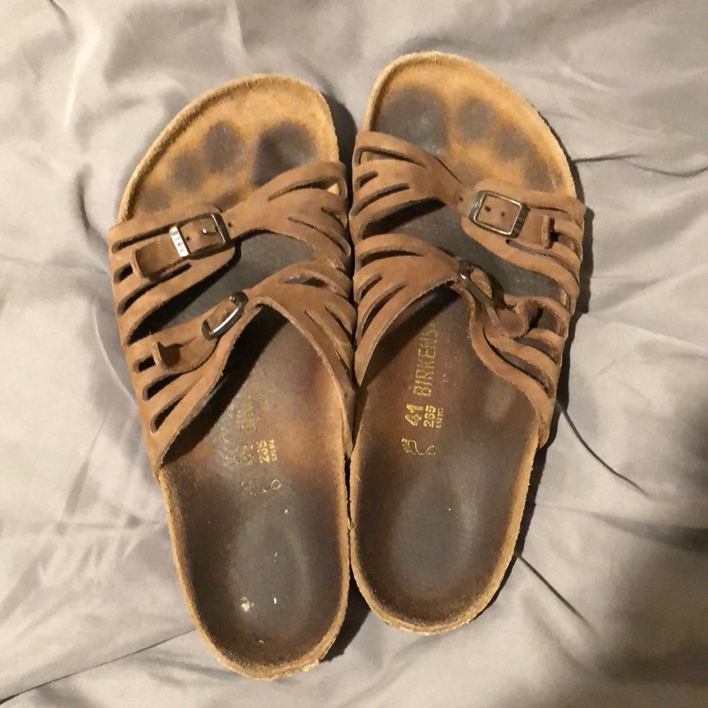 Brown birkenstocks